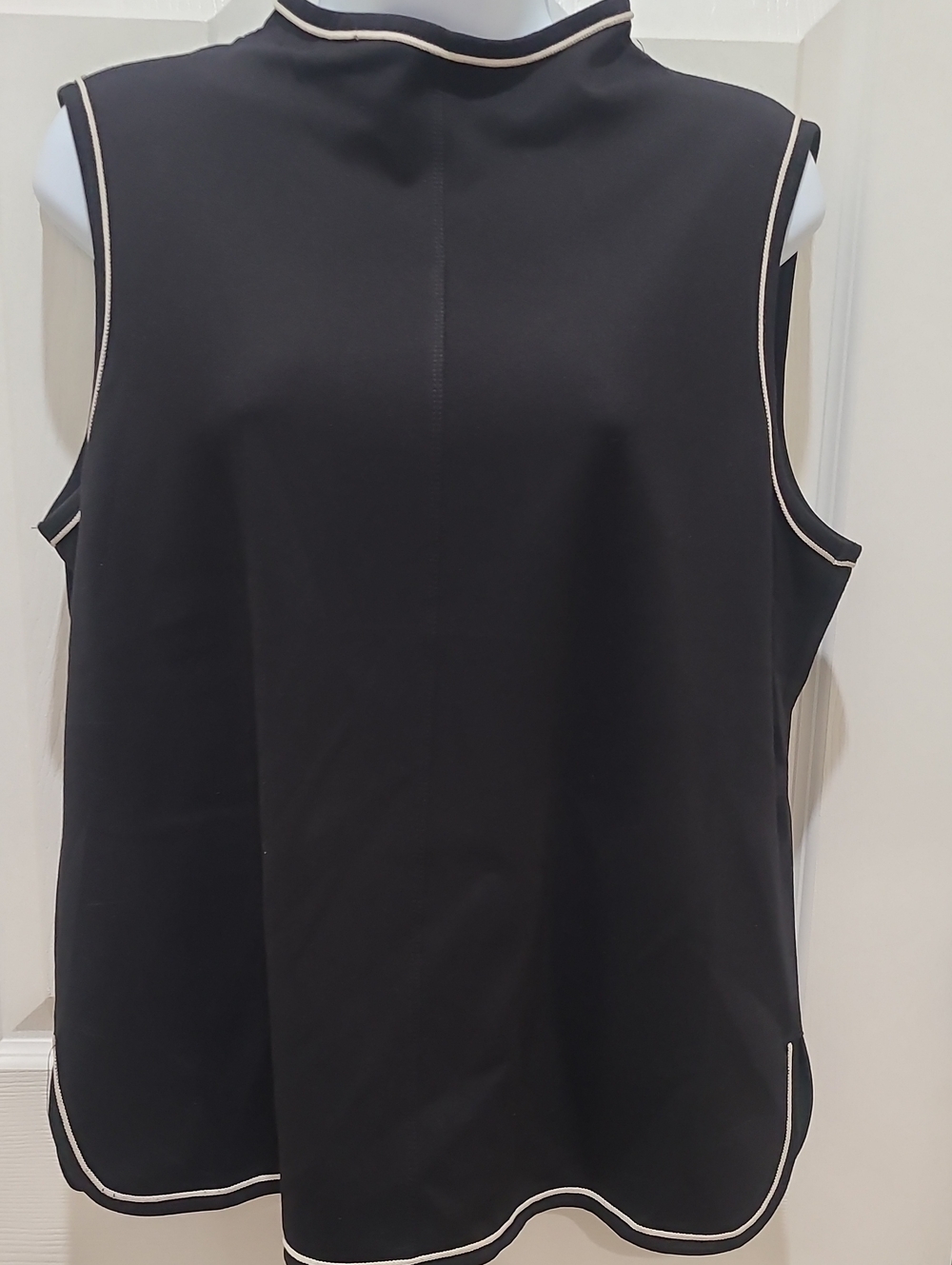 Max Studio LONDON Black Sleeveless Mock Neck Top with Cream Trim